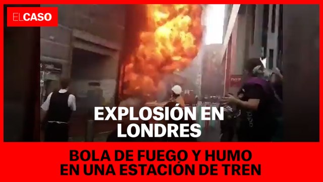 Explosión en Londres, bola de fuego y humo en una estación de tren
