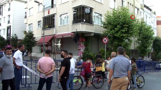 Güngören’de bir binanın 3. katındaki balkon çöktü, anne ve çocuğunun saniyelerle kurtulduğu anlar kamerada