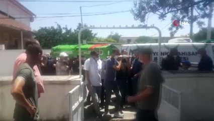 Genç öğretmen, gözyaşları içinde toprağa verildi