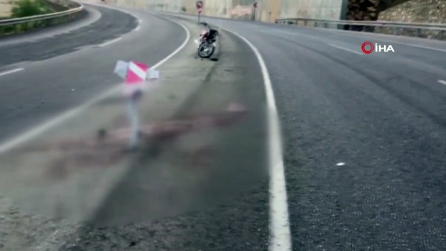 Sürücüsünün direksiyon hakimiyetini kaybettiği motosiklet devrildi: 1 ölü