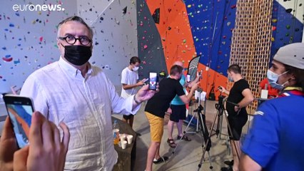 شاهد: شباب من الكشافة في فرنسا شيدوا أعلى برج في العالم بقطع "كابلا"