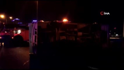 TEM otoyolunda minibüs devrildi, çok sayıda yaralı var