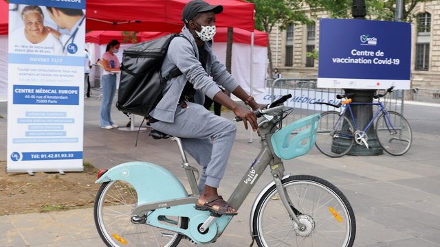 Vaccination en Ile-de-France : un centre éphémère pour vacciner les livreurs