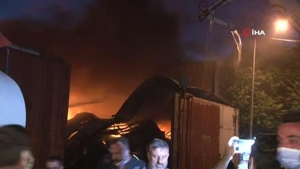 Başkent'te Atık kağıt geri dönüşüm tesisinde yangın: 1 itfaiye eri 2 işçi dumandan etkilendi