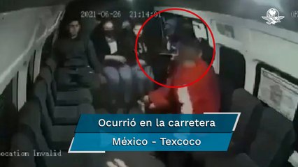 Asaltante obliga a niño a quitar celular a pasajera de combi en Edomex
