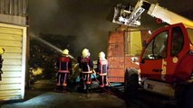 Başkent’te Atık kağıt geri dönüşüm tesisinde yangın: 1 itfaiye eri 2 işçi dumandan etkilendi