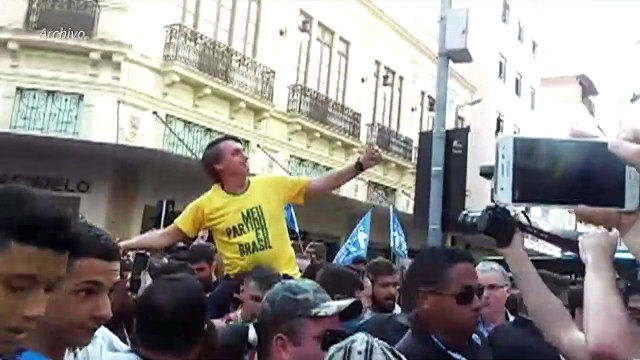 Senadores brasileños piden investigar a Bolsonaro por 