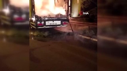 TEM Otoyolu'nda tır alevlere teslim oldu