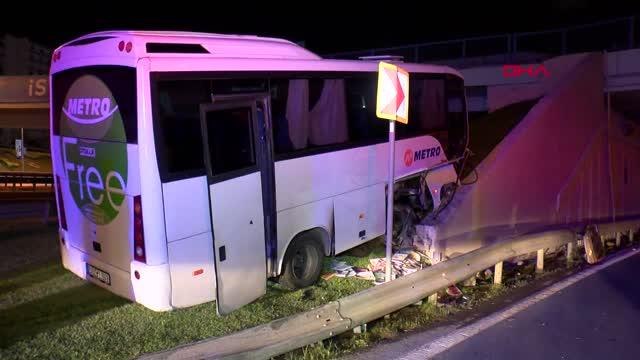 Son dakika haberi... İSTANBUL-BAHÇELİEVLER D-100 KARAYOLU'NDA SERVİS MİDİBÜSÜ KAZA YAPTI: 5 YARALI