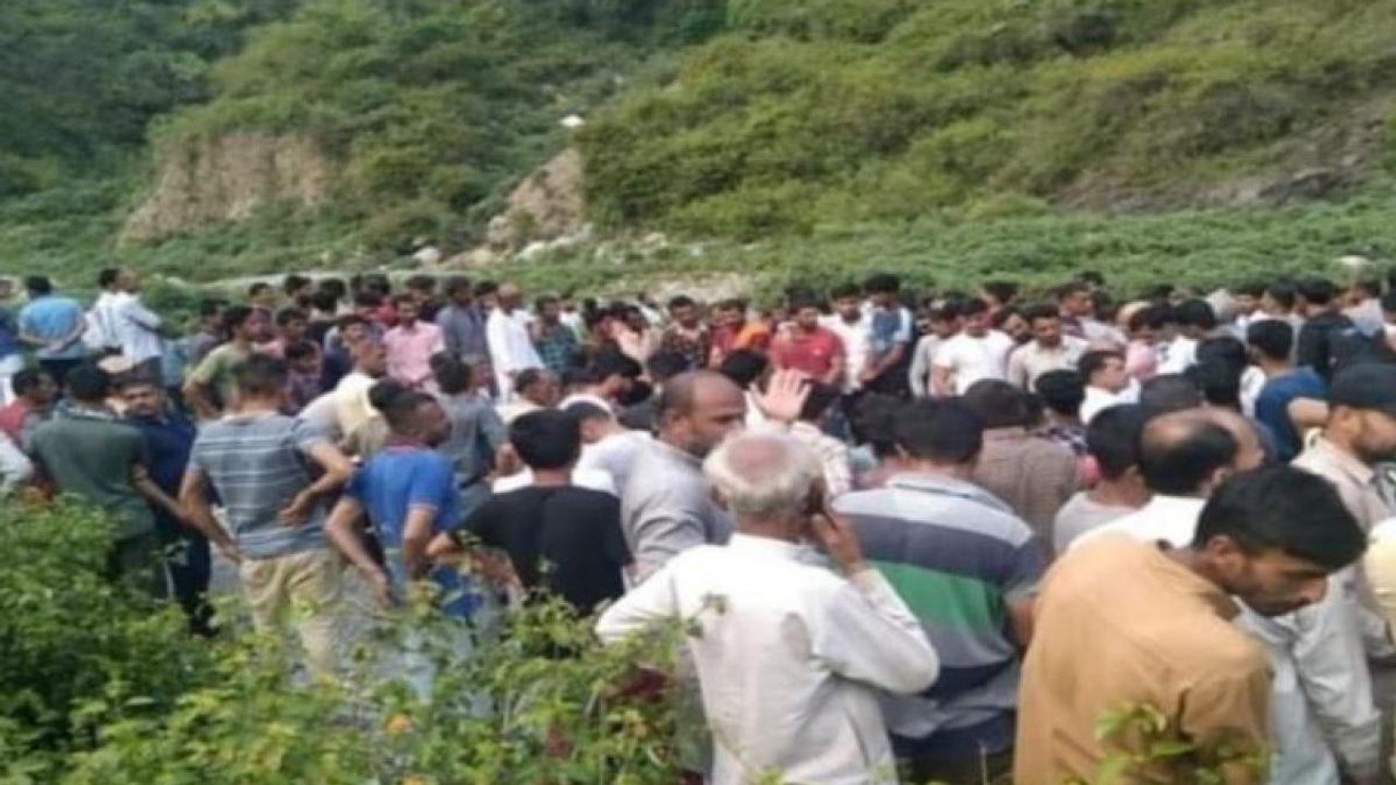 9 killed as vehicle falls into gorge in Himachal's Sirmaur