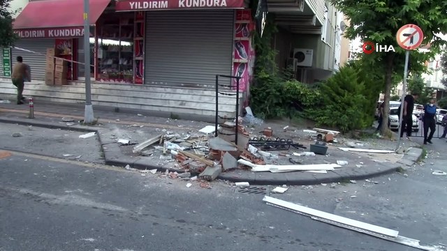 Güngören’de bir binanın 3. katındaki balkon çöktü, anne ve çocuğunun saniyelerle kurtulduğu anlar kamerada