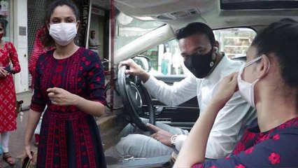 Ankita Lokhande यहां दिखी बॉयफ्रेंड Vicky Jain के साथ; Watch video | FilmiBeat