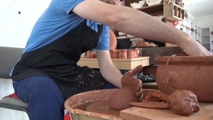 Topraktan ürettiği gramofon Sındırgı'nın kültürü ile buluşuyor