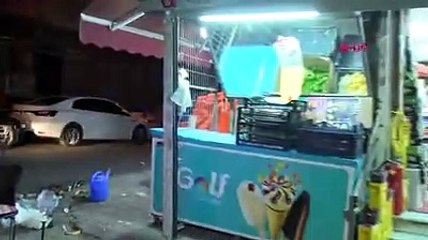 Gaziosmanpaşa'da otomobil manav reyonuna girdi