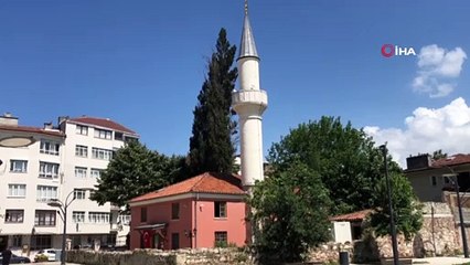 Örümcek adam gibi tırmandığı pencereden camiye böyle girdi