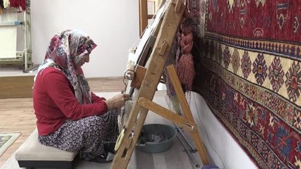 Kapadokya'daki halı mağazaları canlı müze gibi hizmet veriyor