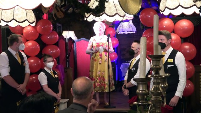 „40 Jahre und ein bisserl mehr“ Prof. BIRGIT SARATA feiert im Marchfelderhof