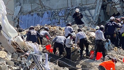 جهود متواصلة لإنقاذ ضحايا انهيار مبنى سكني بولاية فلوريدا الأميركية