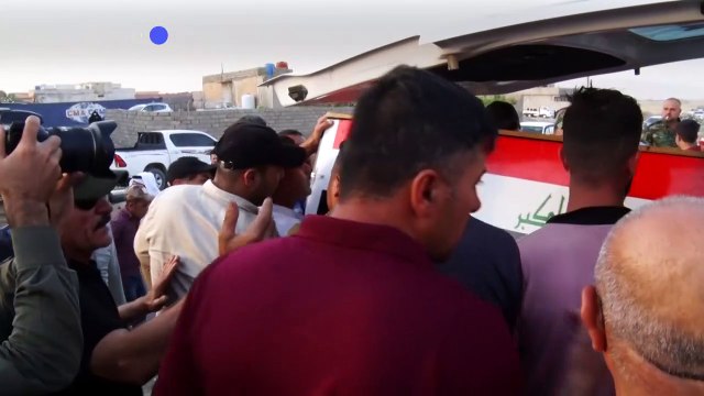 تشييع عنصر من الحشد الشعبي قتل في الضربات الأميركية على الحدود العراقية السورية