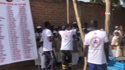 Türkiye'den Afrikaya uzanan iyilik hareketiSuyu gören Afrikalı çocukların sevinci duygulandırdı