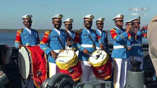 Peringati Hari Bhayangkara ke-75, Kapolda NTT Pimpin Upacara Tabur Bunga di Laut