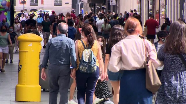 Sílvia Abril embajadora de DAG talks con los pacientes con dermatitis atópica grave