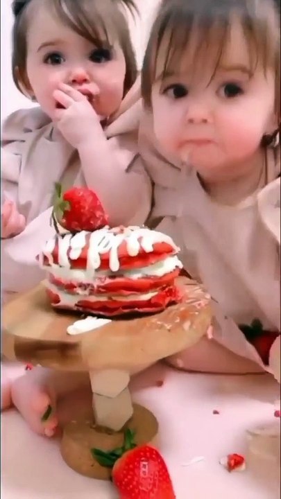 Cute baby girls II Acrazytv