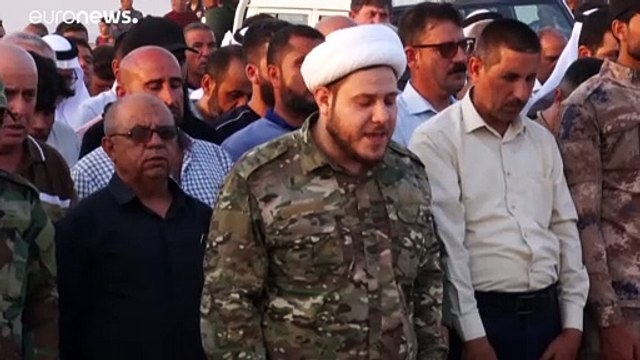 عراقيون في بغداد يشيعون رمزيا جثامين عناصر من الحشد الشعبي قضوا في غارة أميركية