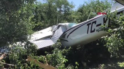 Bursa' da eğitim uçağı zorunlu iniş yaptı; 2 yaralı - 2