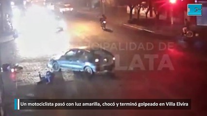 Un motociclista pasó con luz amarilla, chocó y terminó golpeado en Villa Elvira