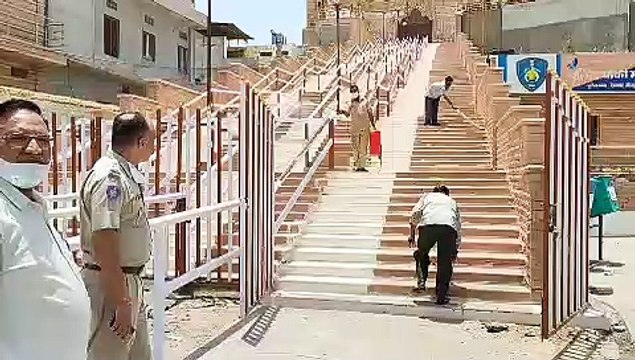 मंदिर खुलने पर साफ-सफाई के साथ हाइपोक्लोराइड का हुआ छिडकाव