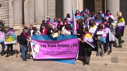 El tablero político reacciona a la aprobación de la ley Trans