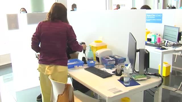 ¿Adelantar la vacunación a los menores de 30 años?