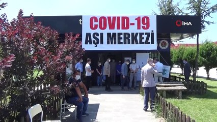 Habere giden gazeteciler aşı merkezinde aşı oldu