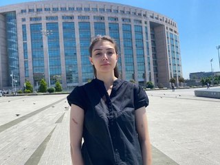 BAYRAMPAŞA'DA EŞİNİ DEFALARCA BIÇAKLAYAN KOCANIN TAHLİYE TALEBİ REDDEDİLDİ