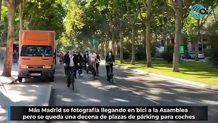 Más Madrid se fotografía llegando en bici a la Asamblea pero se queda una decena de plazas de párking para coches