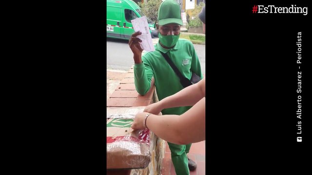 Video: mujer no pudo evitar llorar al comprar un portátil por Internet y recibir tablas de madera