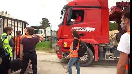 Ile-de-France : des militants opposés au Grand Paris bloquent des centrales à béton