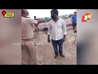 Police Raid Saree Shop In Jajpur For Violating Covid19 Norms