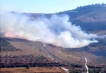 下载视频: Yahudi yerleşimciler, Batı Şeria'da Filistinlilere ait tarım arazisini ateşe verdi