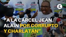 “A la cárcel Jean Alain por corrupto y charlatán”, manifestantes ocupan explanada de la PGR