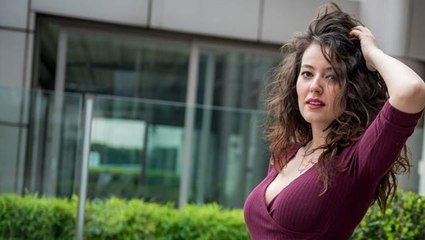 İkiz çocuk annesi Pelin Akil, siyah bikinisiyle beğeni topladı