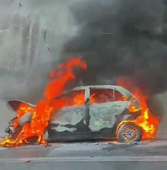SEYİR HALİNDEYKEN ALEV ALAN OTOMOBİL, KULLANILAMAZ HALE GELDİ