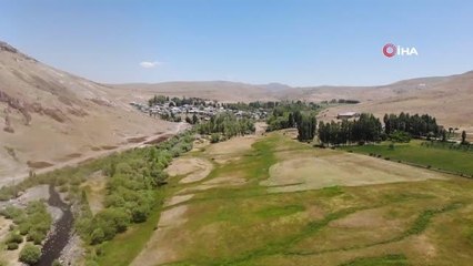 Köyünü satmak için her yolu deniyor, şimdide Züğürt Ağa kılığına girdi