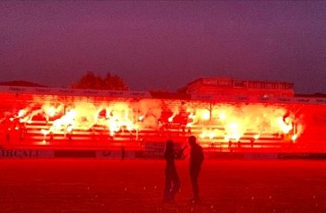 Stadyumda sürpriz evlilik teklifi