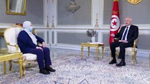 الرئيس التونسي: بعض السياسيين سلالتهم من نفس سلالة كورونا (فيديو)