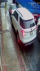 Salsero Michel el Buenón pincha gomas de auto