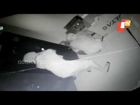 Watch - Robbers Unsuccessfully Trying To Rob Bank At The Suburbs Of Bhubaneswar