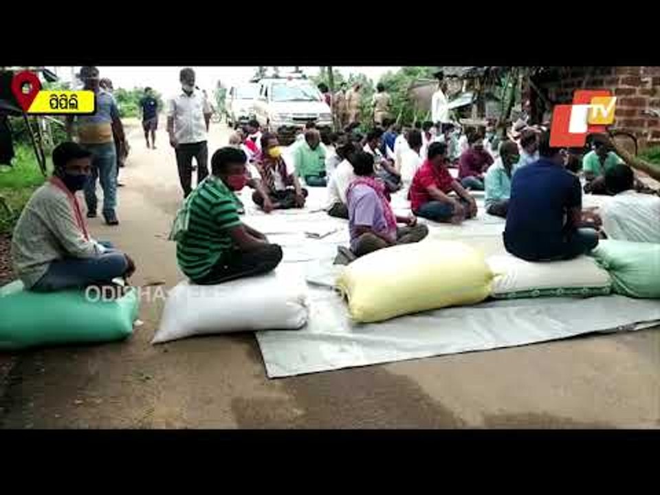Farmers Stage Road Blockade At Pipili