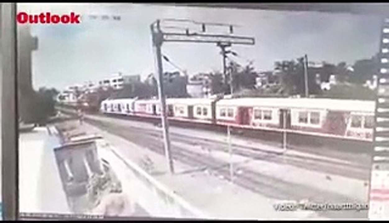 Two Trains Collide Head On In India s Hyderabad